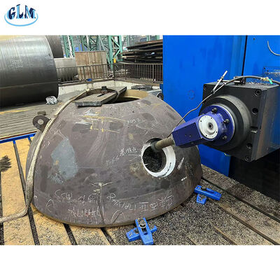 गोलार्द्ध के सिर के बनने के बाद, छेद किए जाते हैं, और मजबूती सुनिश्चित करने के लिए दबाव गणना के अनुसार सुदृढीकरण किया जाता है।